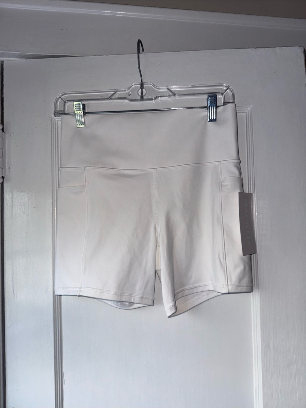Athleta White Salutation Stash 5” Short